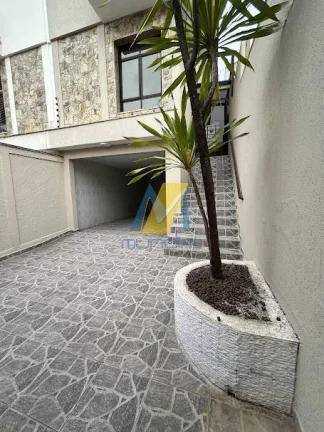 Imagem Um sobrado moderno, funcional e pronto para receber sua família.