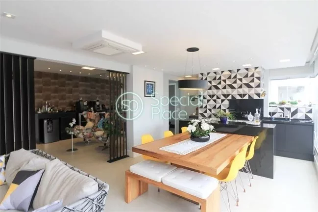 Imagem Lindo apartamento reformado em Santana. São 120m2 de área privativa. São duas suítes + escritór...