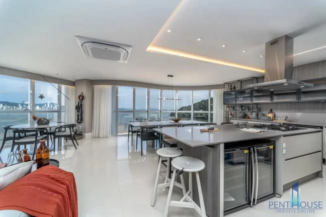 Imagem Apartamento Frente Mar para Venda em Balneário Camboriú, CENTRO, 4 dormitórios, 4 suítes, 6 banheiros, 4 vagas