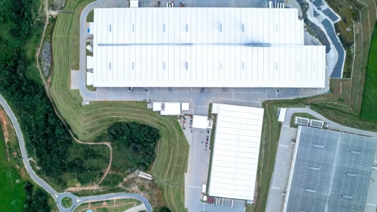 Imagem Galpão logístico Comercial para Locação em Extrema-MG: Centro, 12 Vagas, 2.929,21 m² de Área.