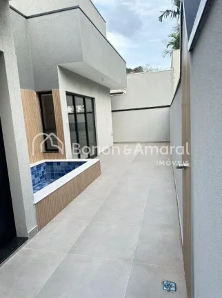 Imagem Linda casa à venda no Condomínio Portal do Jequitibá em Valinhos. 

Este sobrado conta com 3 suí...