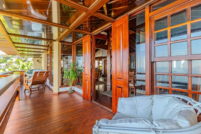 Imagem CASA com VISTA MAR de ALTO PADRÃO - 4 SUÍTES - 522m²