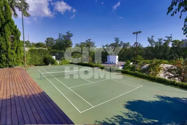 Imagem Casa em excelente localização no Jardim Guedala, direcionada para um lindo jardim com piscina em d...