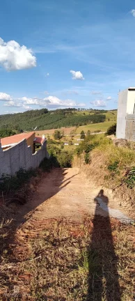 Imagem "Oportunidade única! Terreno em declive com vista deslumbrante e infraestrutura completa em condomínio de chácaras com portaria 24 horas"