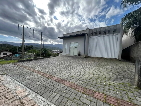 Imagem Casa com 2 dormitórios e Terreno de 596,46m² em Rodeio/SC