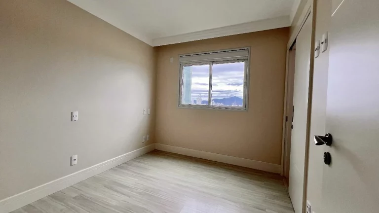 Imagem Apartamento com 4 dormitórios à venda sendo 4 suítes, 228.62 m² por - R$ 6.000.000,00 - Pioneiros - Bal. Camboriú/SC