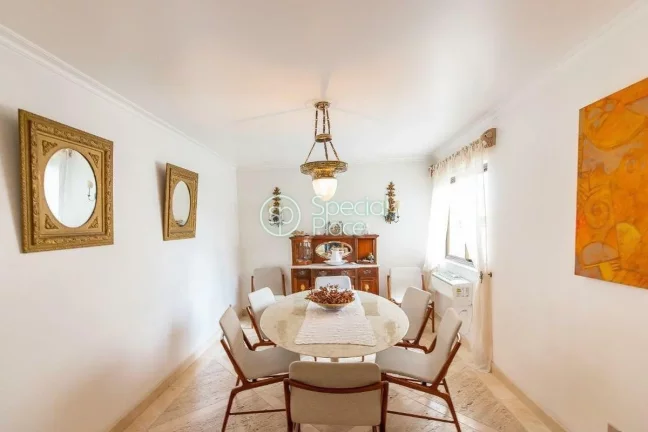 Imagem Belíssimo apartamento com 264 m² de área privativa, living com pé direito duplo, lareira, mezani...
