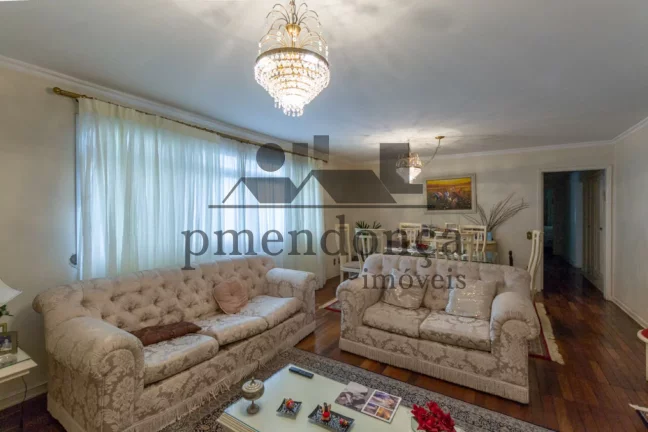 Imagem Apartamento de 132m² em Higienópolis, 3 quartos (1 suíte) e 1 vaga demarcada e livre.