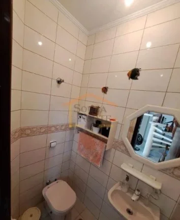 Imagem Sobrado com 210 m² de área útil, bem arejada e com excelente iluminação natural. Possui 3 dormi...