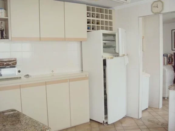 Imagem PITANGUEIRAS- NA QUADRA DA PRAIA , LOCALIZAÇÃO PRIVILEGIADA , GARAGEM NO PRÉDIO.