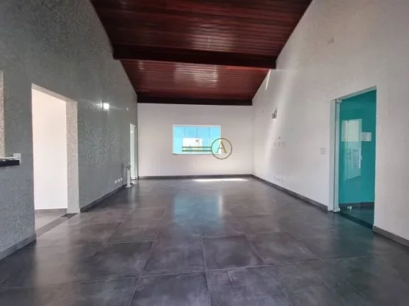 Imagem Casa térrea, alto padrão, de esquina e apenas 150 metros da praia, à venda