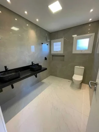 Imagem Casa alto padrão 3 dormitórios sendo 1 suíte e 2 vagas de garagem em Palhoça/SC