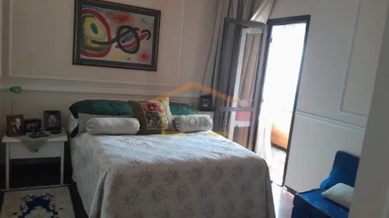 Imagem Apartamento de 300 m² (originalmente 273 m² na escritura), sendo um apartamento por andar. Possui ...
