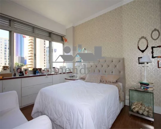 Imagem Apartamento em Pinheiros com 4 quartos sendo 2 suítes e 3 vagas, 253 m2