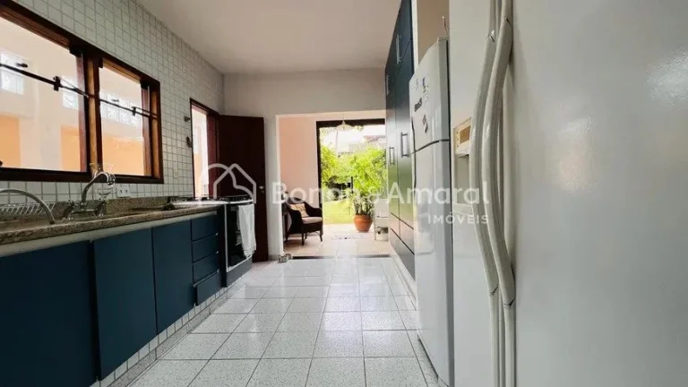 Imagem Linda casa em condomínio - ampla, funcional e muito aconchegante!

Documentação ok para financiam...