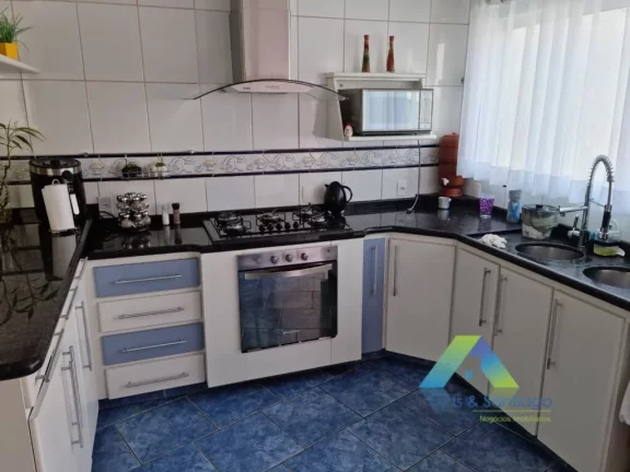 Imagem Sobrado com 3 Quartos e 3 banheiros à Venda, 250 m² por R$ 739.900