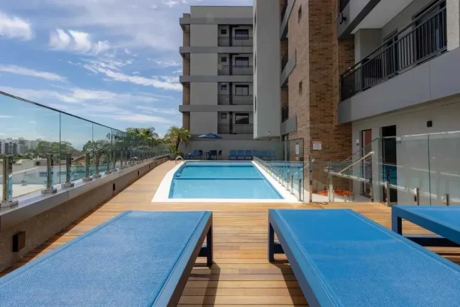 Imagem Apartamento semi-mobiliado com 2 suítes e 2 vagas de garagem na Praia dos Amores