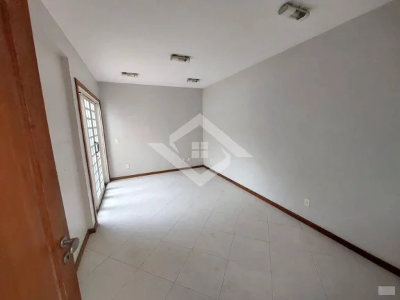 Imagem Casa 5 qrtos (2 Suítes), 2 Salões. Cond. Parque dos Girassois, Campo Grande