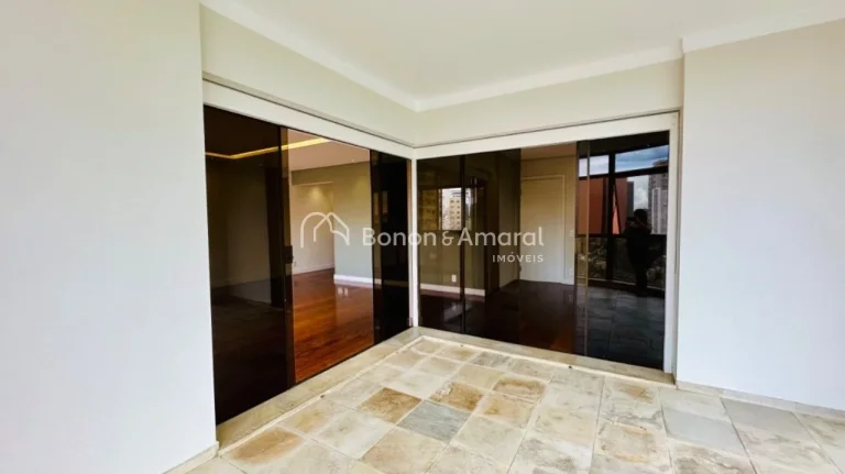 Imagem Em uma das ruas mais desejadas do Cambuí, este apartamento único oferece o privilégio de ocupar u...