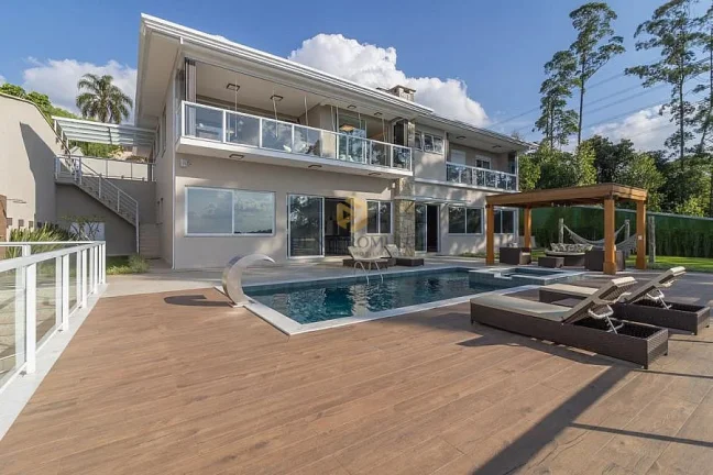 Casa de condomínio, 3 suítes, 500m² - Serra da Cantareira
