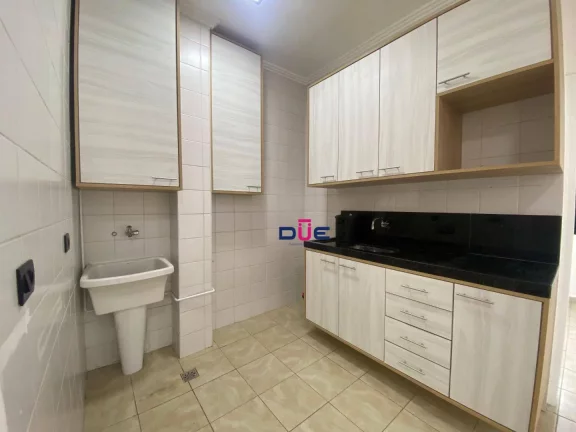 Imagem Apartamento 2 dormitórios para locação no coração do Gonzaga – a menos de 100 metros da praia!