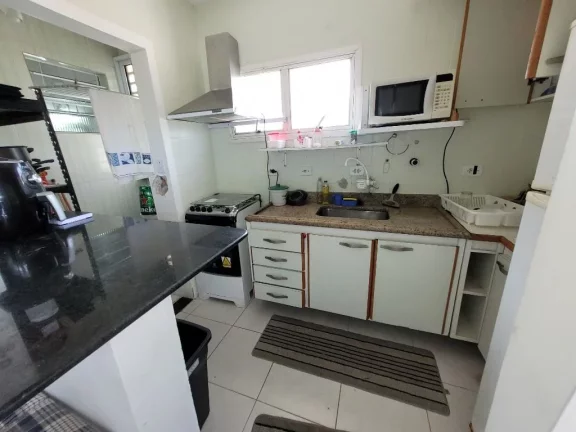 Imagem APARTAMENTO TOTALMENTE REFORMADO A 50 METROS DO MAR, 2 DORMITORIOS, 1 VAGA, TOMBO.