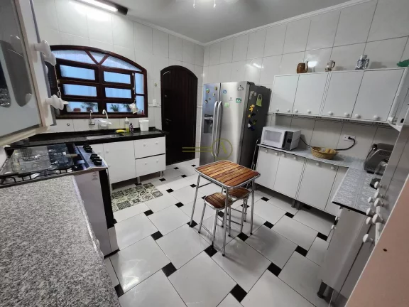 Imagem Casa térrea á 200m da Praia, 3 quartos + Edícula à venda em Peruíbe