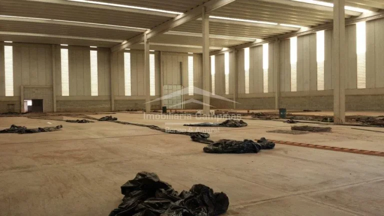 Imagem Prédio industrial/comercial diferenciado, próximo da Rodovia Professor Zeferino Vaz (SP 332), pró...