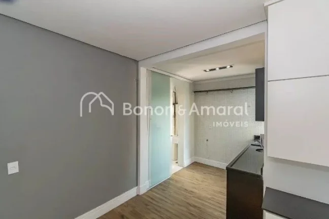 Imagem Amplo imóvel com 2 suítes e 2 banheiros à venda. Oferece conforto e comodidade em um condomínio ...