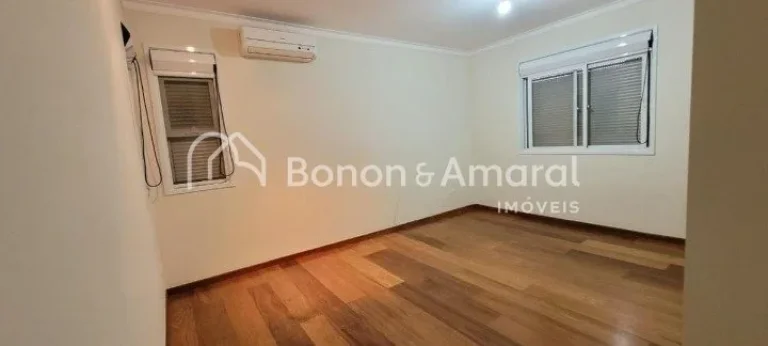 Imagem Lindo e aconchegante sobrado! No piso principal conta com um hall de entrada, uma das suítes na par...