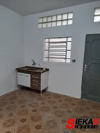 Imagem Casa à venda em São Paulo, Vila Carrão: 2 quartos, 1 sala, 1 banheiro, 3 vagas de garagem, 250m² de área. Venha conferir!