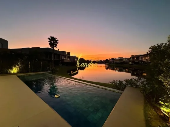 Imagem Sobrado Beira Lago, mobiliado e decorado com 05 suítes sacada/piscina