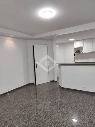 Imagem Apartamento 3 Quartos com Suíte e Varanda em Rua Tranquila – Reformado