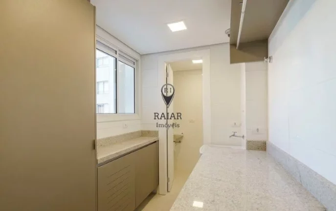 Imagem Neste endereço nobre você irá desfrutar do privilégio do passeio por ruas tranquilas e arborizad... Imagem Neste endereço nobre você irá desfrutar do privilégio do passeio por ruas tranquilas e arborizad...