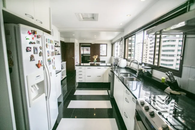 Imagem Apartamento 290M², 1 Por Andar, 3Q, 3 Suítes, 3 Banheiros, 4 Vagas, Academia, Piscina, Piscina Aquecida, Quadra, Salão de Jogos e Festas, Closet.