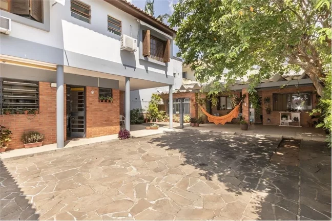 Imagem Casa à venda no bairro Três Figueiras - Porto Alegre/RS