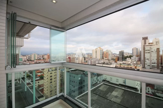 Imagem Apartamento Padrão à locação com 2 suítes e Vista parcial para o mar no bairro do Embaré em Santos/SP