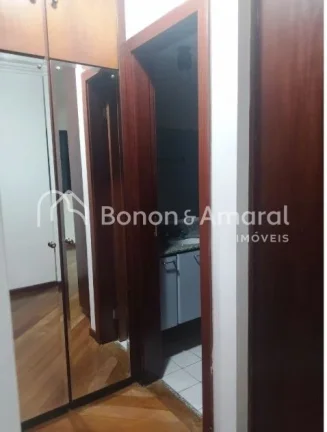 Imagem Espaçoso e arejado apartamento, com área de 110 m². O imóvel possui
3 quartos com armários, 1 s...