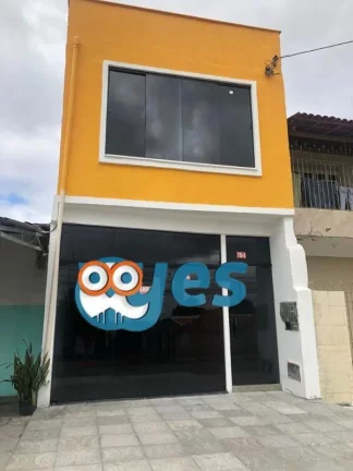 Ponto comercial com 4 salas + auditório.