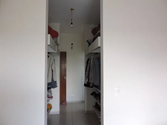 Imagem CASA COM 3 SUÍTES EM LOTE DE 1.600M, COM VISTA PERMANENTE.. PACOTE DE LOCAÇÃO + R$ 7.000,00