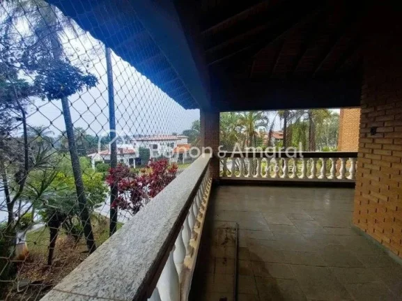 Imagem Oportunidade de negócio! Espaçoso sobrado com 5 quartos sendo 4 suítes, escritório, 7 banheiros,...