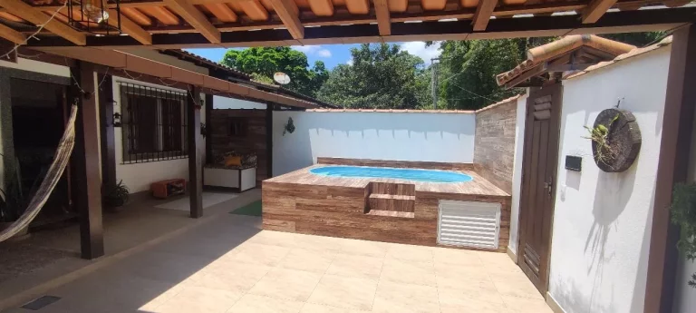 Encantadora Casa com 3 Dormitórios em Albuquerque - Oportunidade Imperdível por R$ 510.000