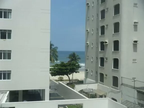 Imagem Praia de Astúrias, 30 m do Mar, Reformado, 2 garagens, 140 m² de área útil, 100 m da Praia de Pitangueiras, Linda Vista ao Mar.