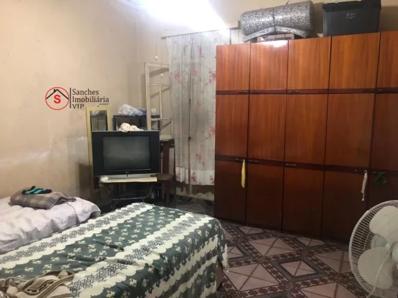 Imagem Casa Antiga à venda, com 8M de frente e área de terreno de 288m, à 350m da linha verde do metrô e linha prata do monotrilho, fácil acesso ao centro