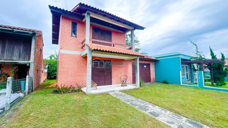 Fortes Imóveis vende Sobrado em Capão Novo