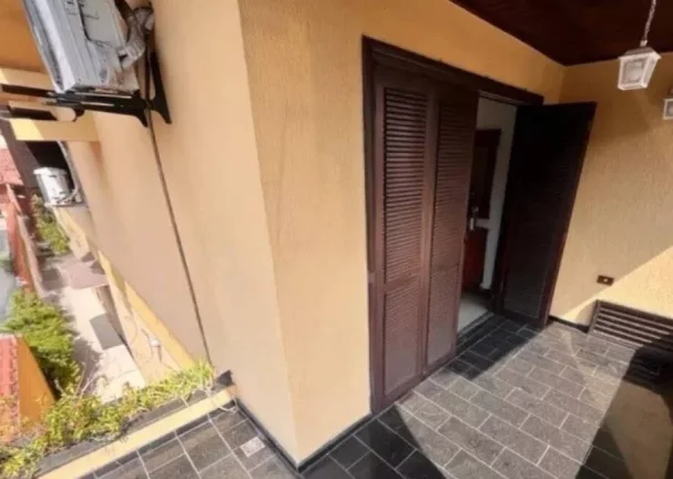 Imagem Belíssima casa com 5 dormitórios no Bairro Marapé-Venda e Locação!!!