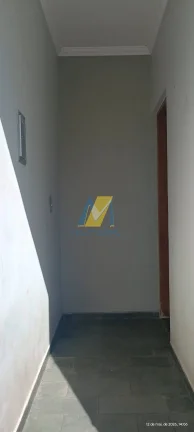 Imagem Casa Imponente com 2 Dormitórios, sacada ampla.