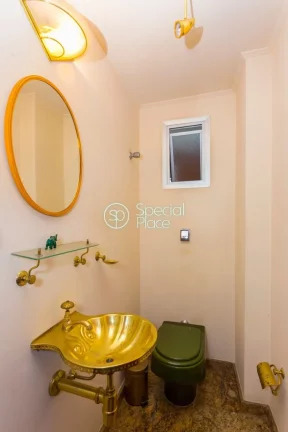 Imagem Ótimo apartamento com 159m2 de área privativa, 4 dormitórios ( 1 suíte ) e 2 vagas na garagem. L...