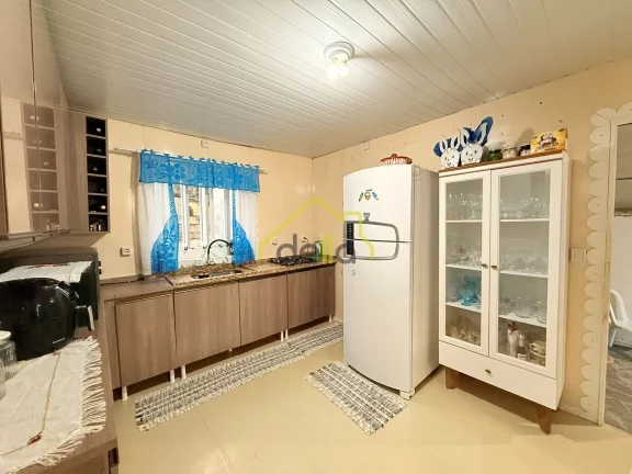 Imagem Casa de madeira muito bem localizada entre os bairros Iririú e saguaçu!