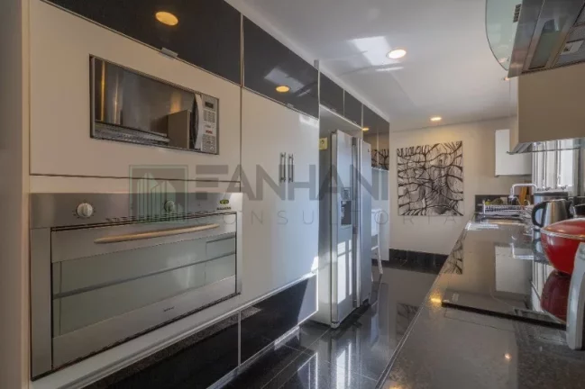 Imagem Venha morar no incrível Jardim Paulista! Oferecemos um apartamento dos sonhos, com 198m² de puro conforto e elegância. Com 3 suítes e 4 vagas, esse im